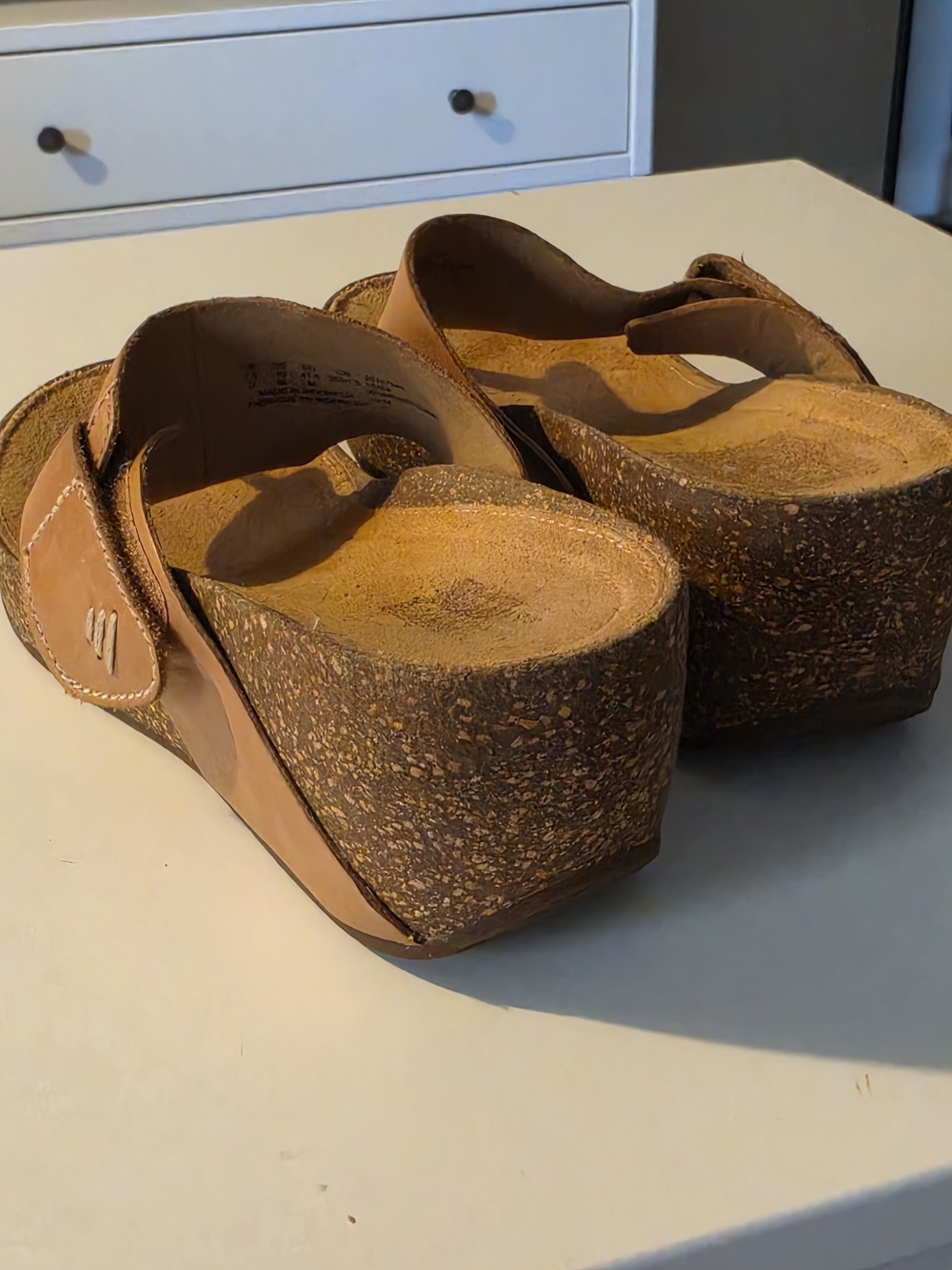 Clarks Women's Brown Leather Wedge Thong Sandals - Picture 4 of 8